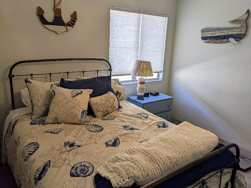 QUEEEN BEDROOM