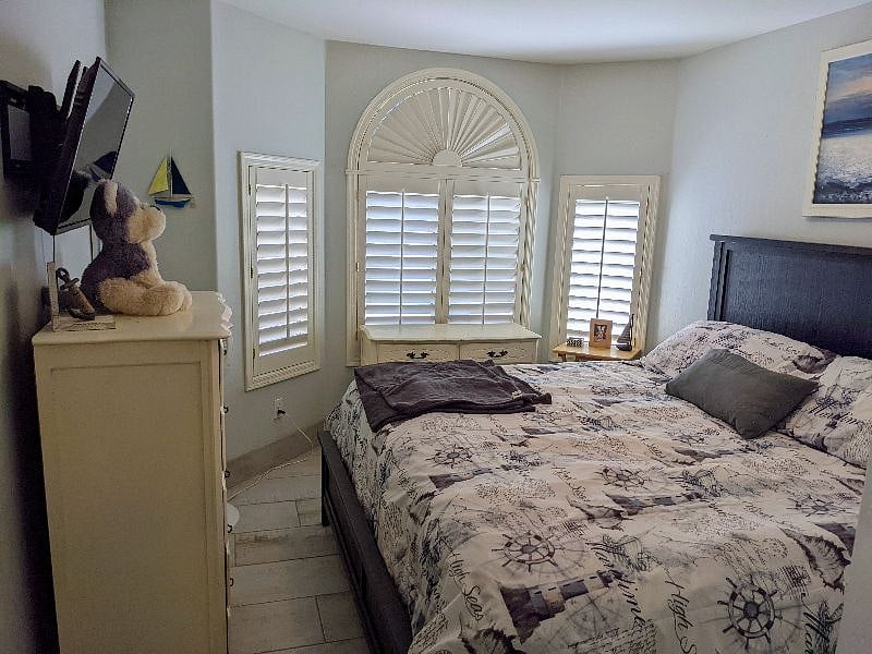 KING BEDROOM