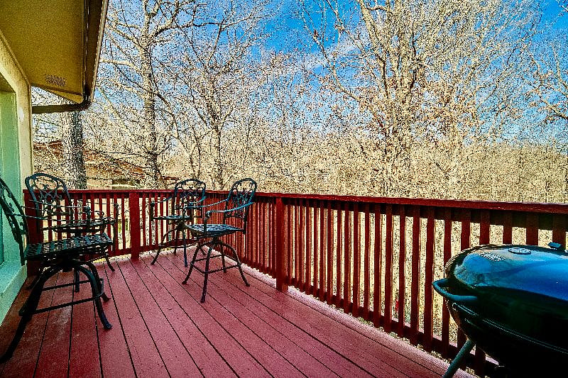 Enjoy morning coffees or an evening drink right here on the back deck. The townhome backs up to the tree line giving the most serene setting. Part of Tunnel Vision bike trail runs parallel through the trees, so sometimes you can see mountain bikers go by!