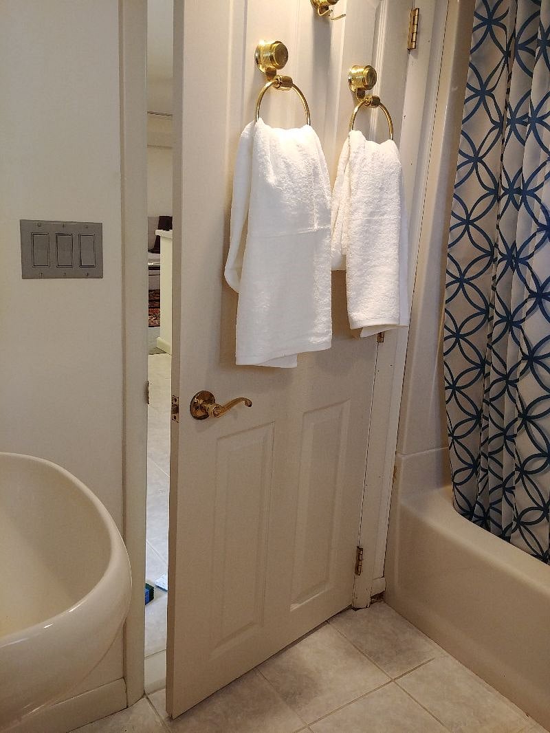 Private full bath/shower. New towels.