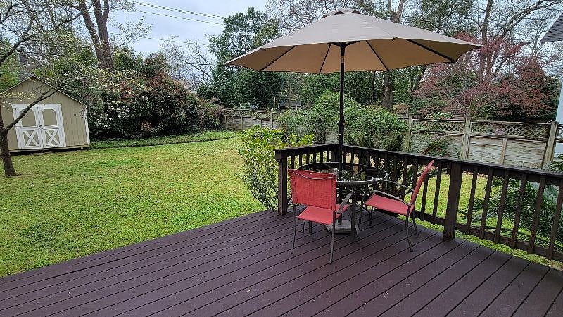 Back deck and fenced in yard