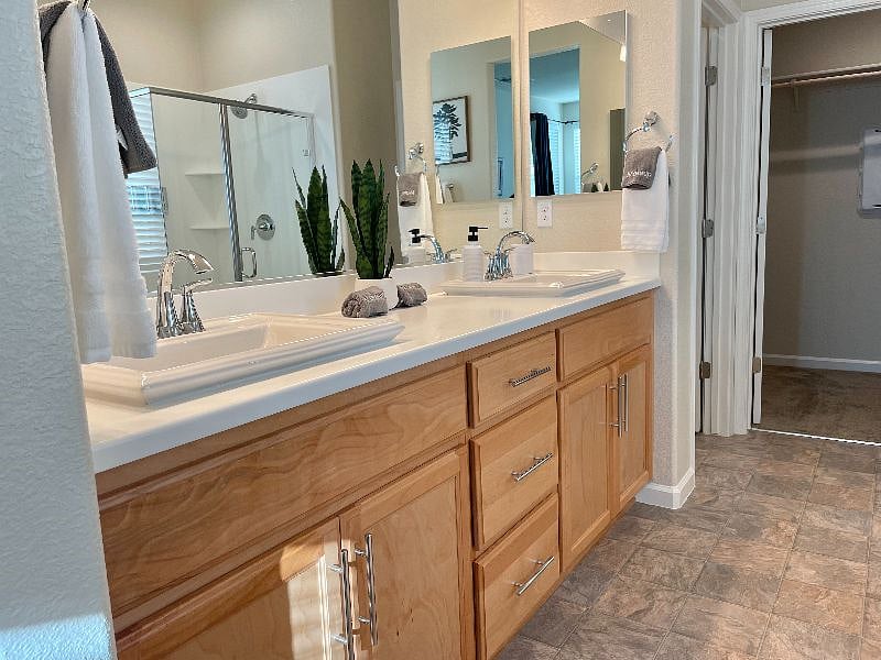 Master bathroom comes with a walk-in-closet.