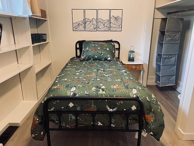 Twin Bedroom