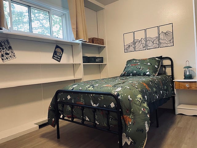 Twin Bedroom V2