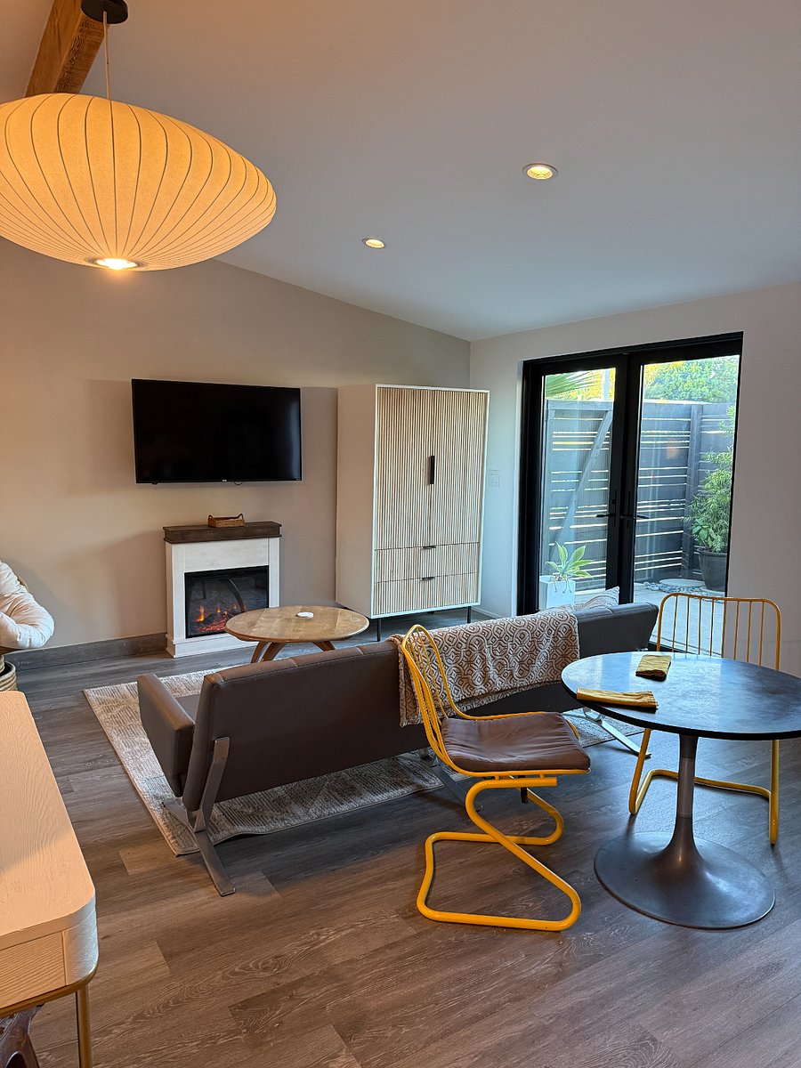 TV WIFI FIREPLACE HEATER 