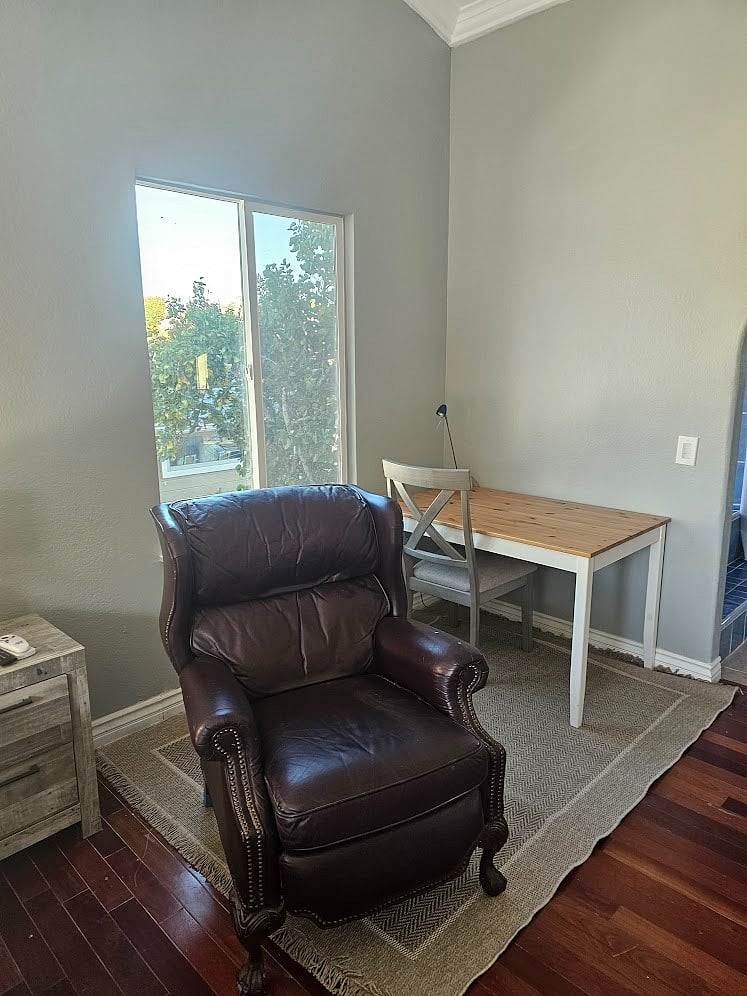 New Window installed, nice and bright.Larger table available if you want.