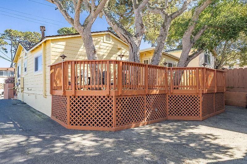 The area is fully enclosed and you have exclusive use of it.