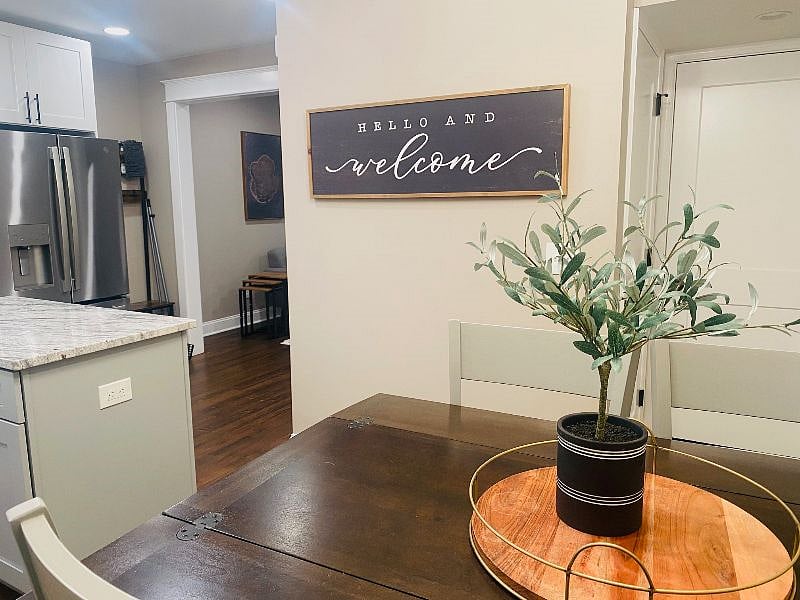 Kitchen dining area