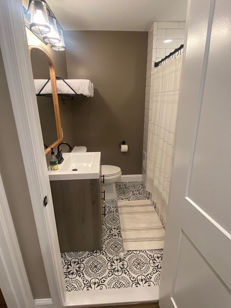Upstairs full bath
