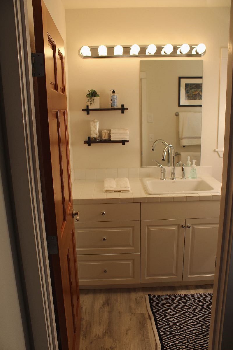 Cosy Bathroom Shower/Bathtub