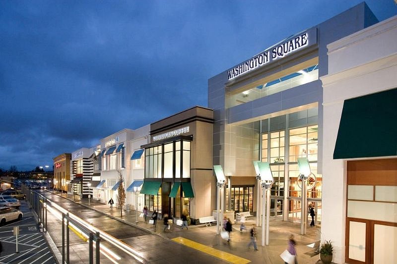 Walking distance to one of Oregon's busiest malls