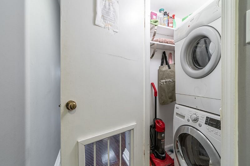 laundry closet with washer & dryer