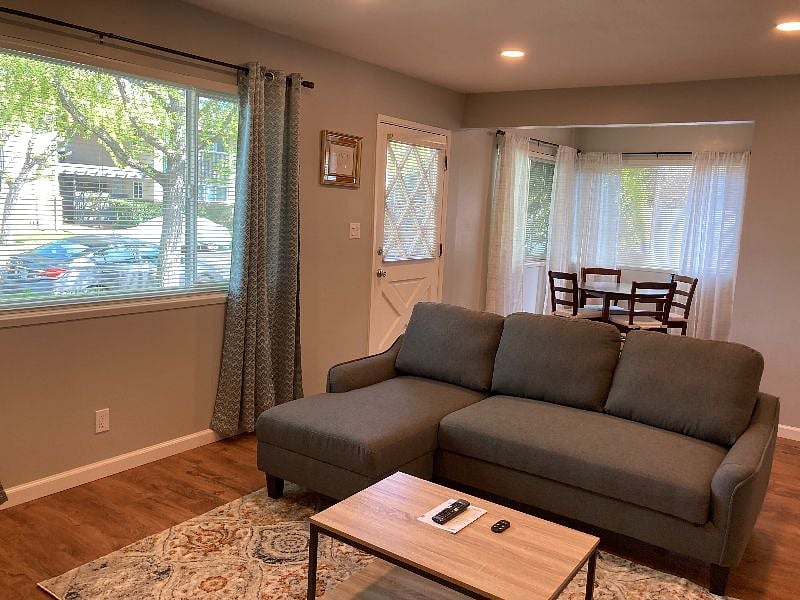 Furnished Finder property 359171_2 photo 24