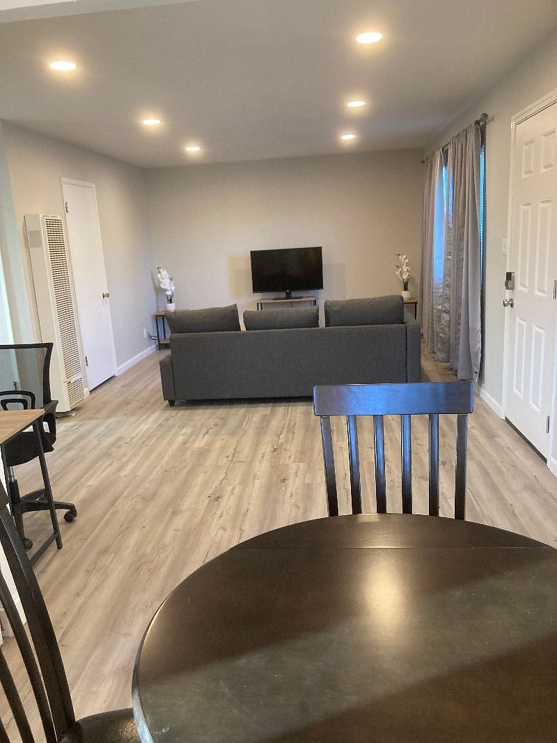 Furnished Finder property 359171_4 photo 21