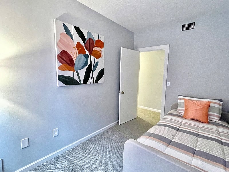 2nd bedroom with trundle bed