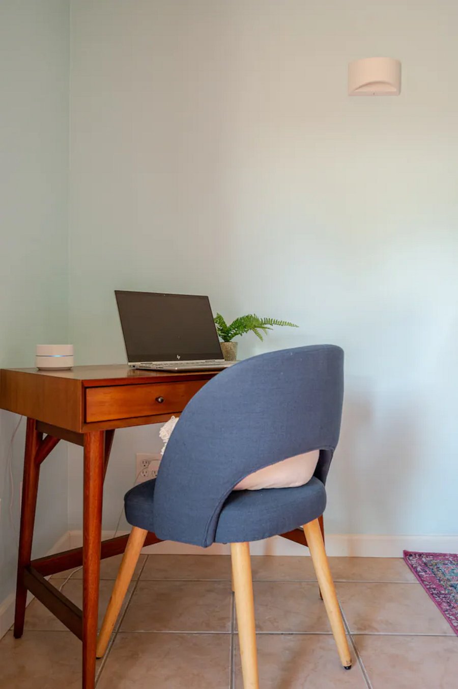 There's a workspace for your lap top and the WI-FI is fast enough for streaming, gaming, working simultaneously.