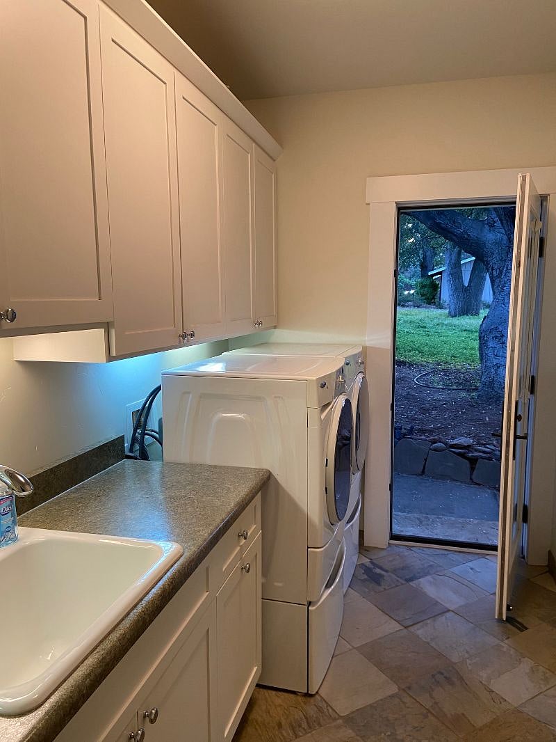 Washer/Dryer with exterior entry to the main house