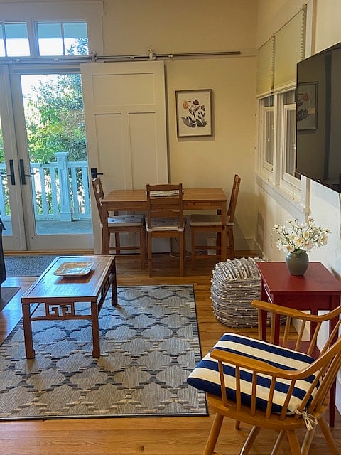 Dining Table & Chairs