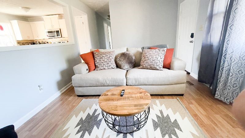 Furnished Finder property 360086_1 photo 3