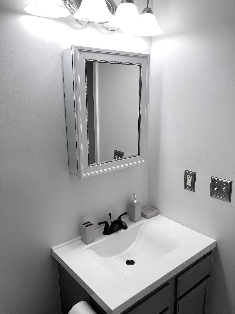 Bedroom 2 - Bathroom