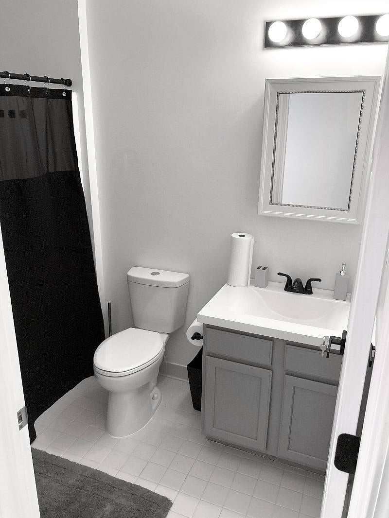 Upstairs Hallway Bathroom