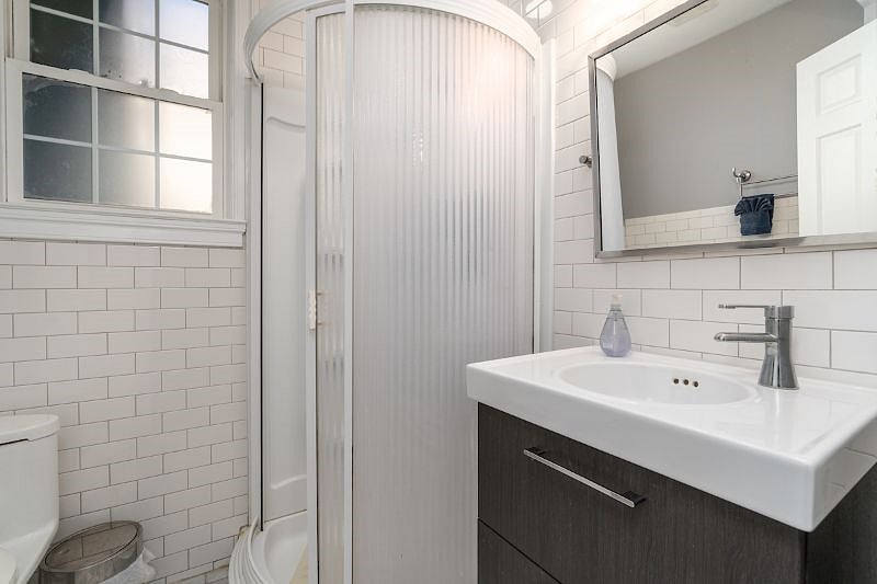 en-suite bathroom in second bedroom