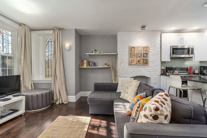 living room with flat screen tv