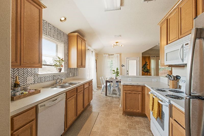 Furnished Finder property 360252_1 photo 8