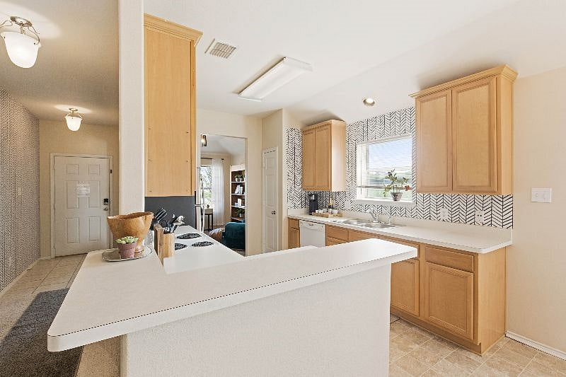 Furnished Finder property 360252_1 photo 41