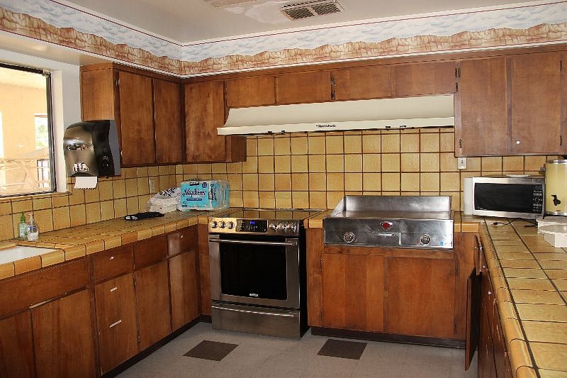 full kitchen in office/clubhouse. available for rent (see mgr).
Banquet room capacity: 115 - dining / 229 standing