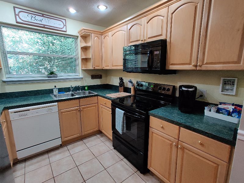 Furnished Finder property 360312_1 photo 6