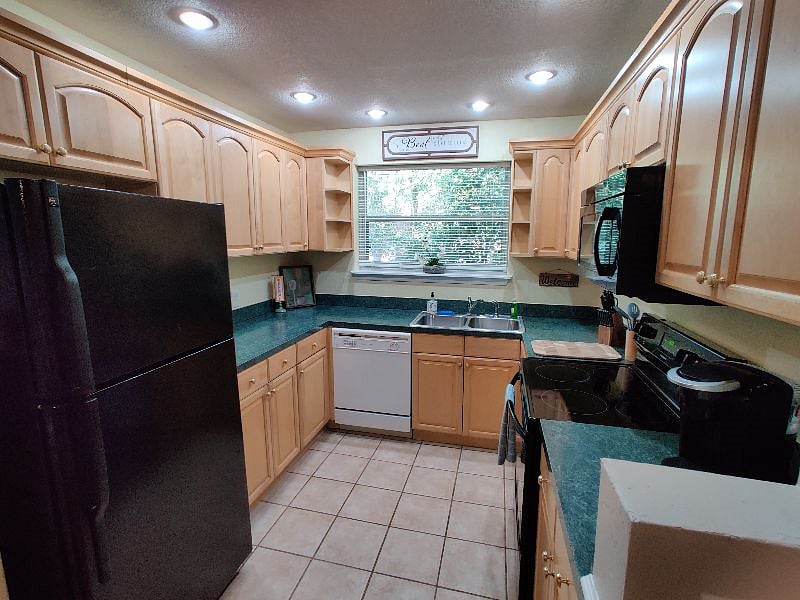 Furnished Finder property 360312_1 photo 7