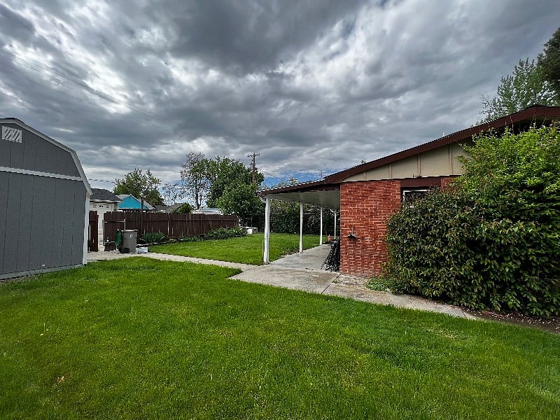 Tidy and clean yard which is cared for by a lawn maintenance company. A automatic sprinkler system keeps the yard gorgeous spring, summer and fall. 