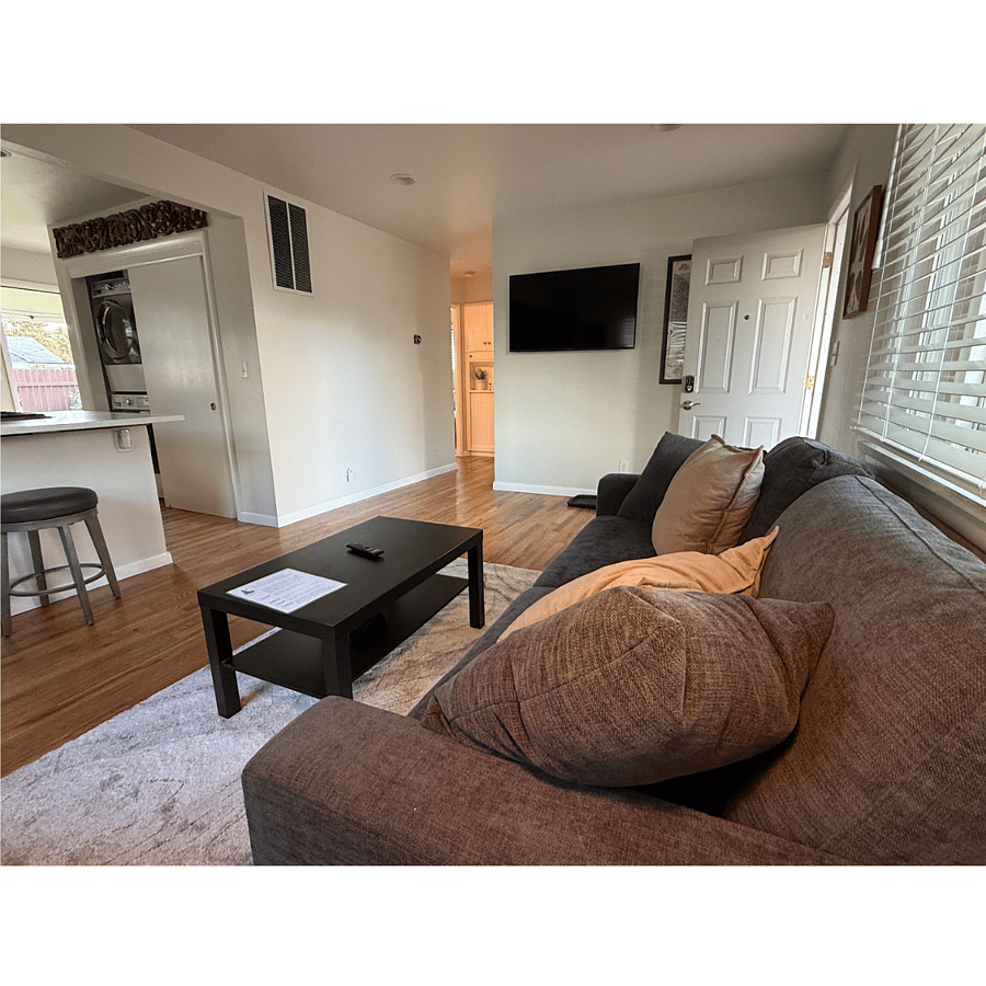 Plenty of clean and neat space to meet with guests. 