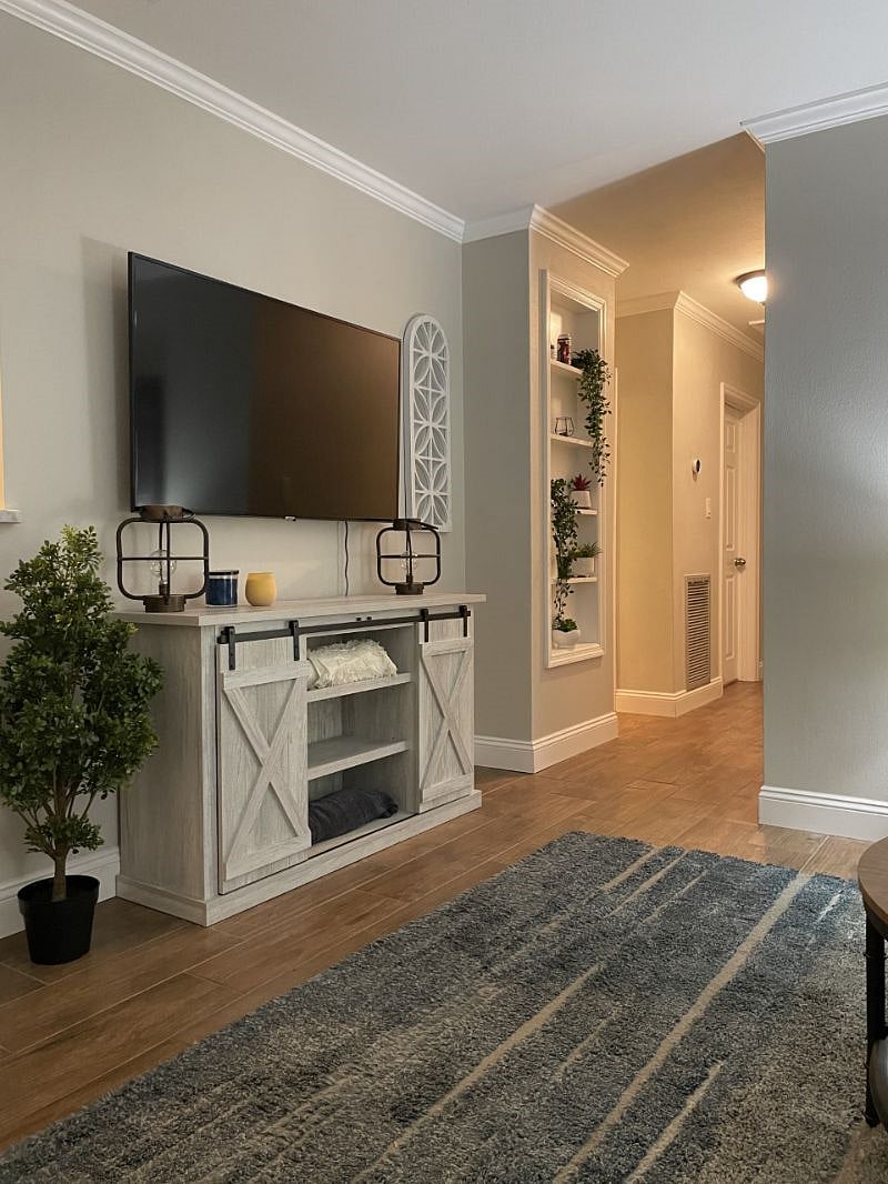 Furnished Finder property 360560_1 photo 3