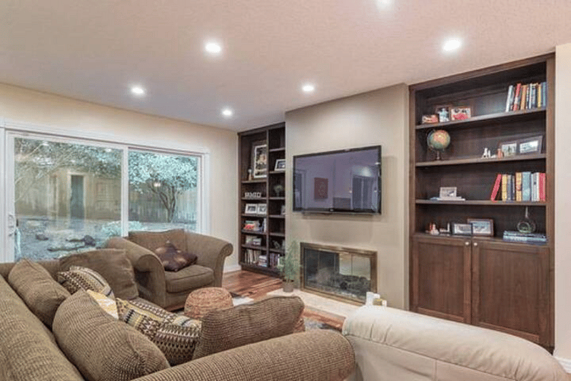 I have updated the furniture in this room since taking the picture. There's a love couch and chairs now.