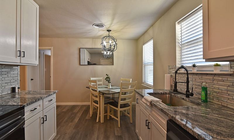 Furnished Finder property 360723_1 photo 3