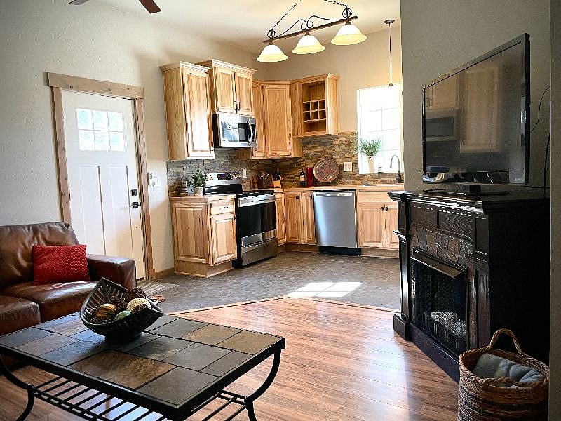 Furnished Finder property 360791_1 photo 3