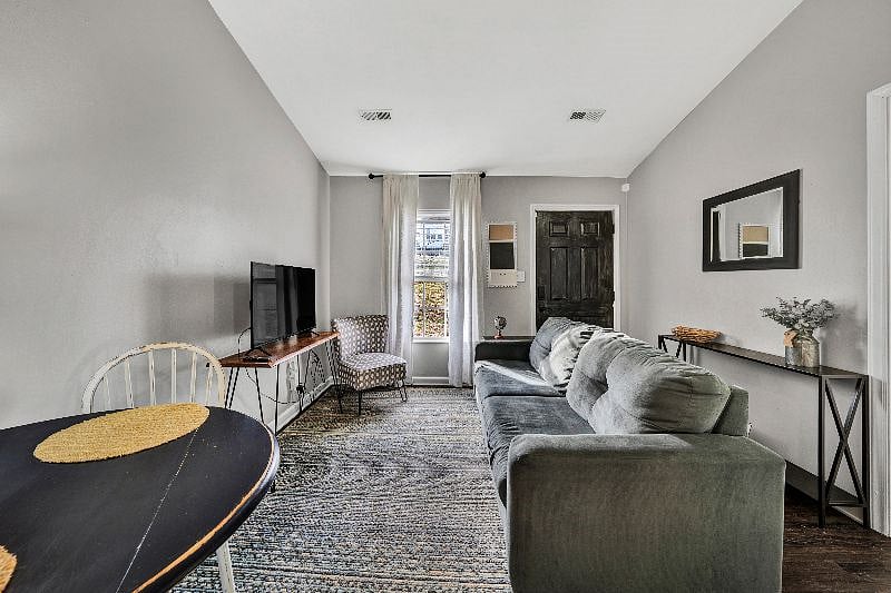 Furnished Finder property 360829_1 photo 3