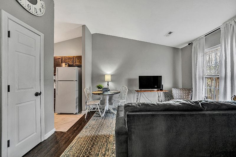 Furnished Finder property 360829_1 photo 8