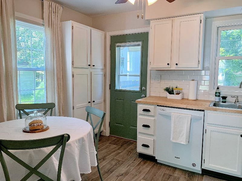 Furnished Finder property 360960_1 photo 4