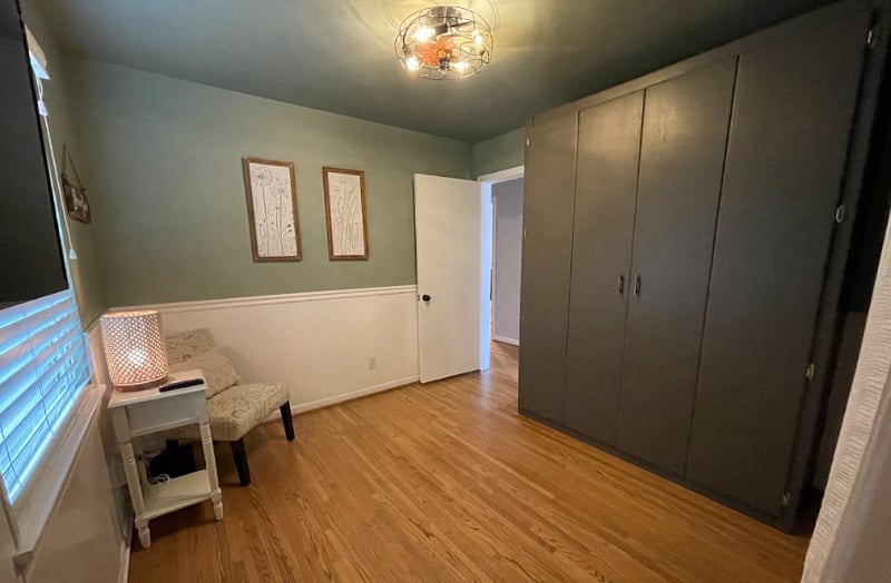 Second bedroom with queen Murphy bed