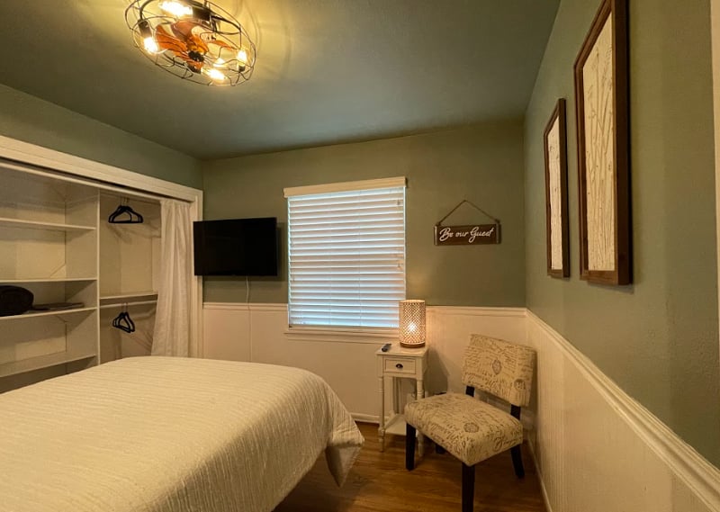 Second bedroom with bed out