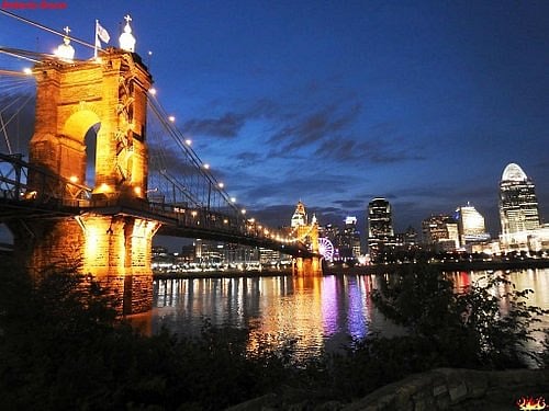 Roebling Bridge connects Cincinnati with Northern Kentucky, 15 min ride downtown