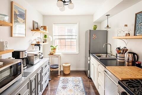 Shared kitchen with microwave, Viitamix and coffee makers.