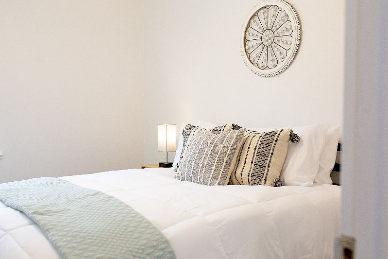Bedroom 1 - queen bed