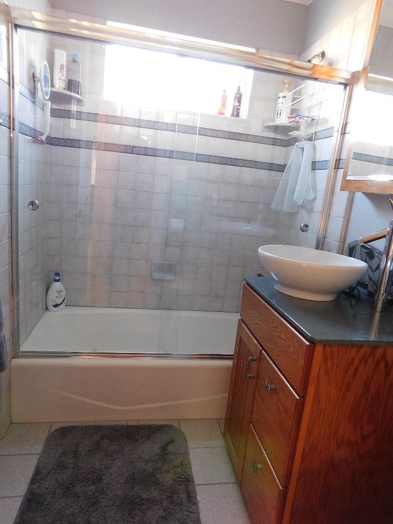 Full bath with vessel sink.