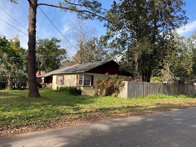 Side view with fenced yard
