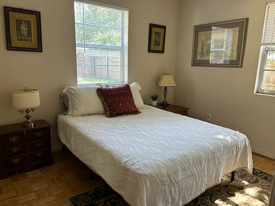 Fourth bedroom, queen bed