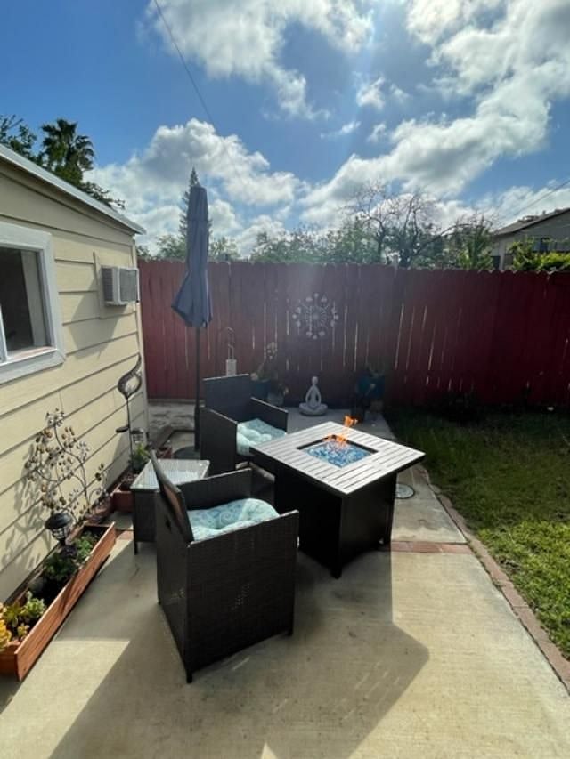 Outdoor propane firepit